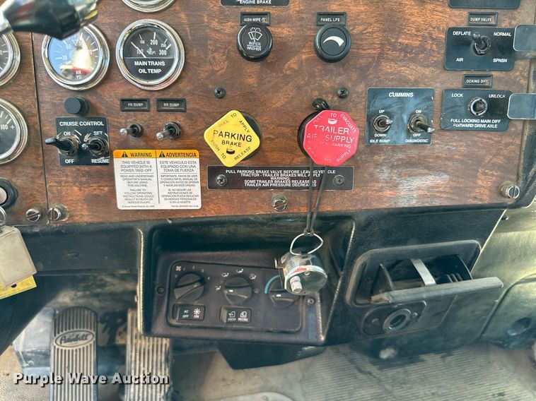 image for item DW2754 1999 Peterbilt 379  semi truck