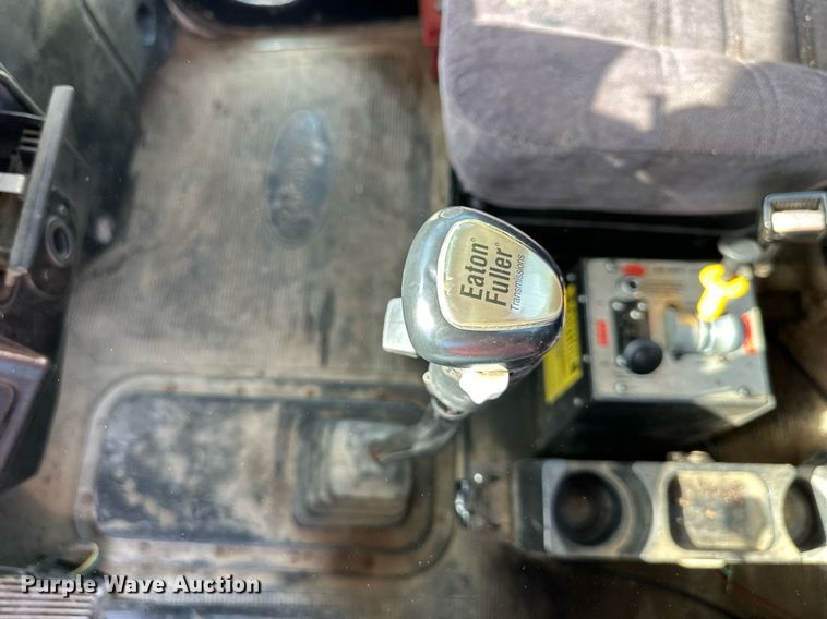 image for item DW2754 1999 Peterbilt 379  semi truck