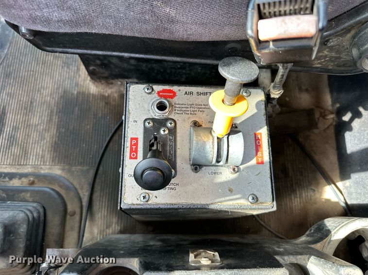 image for item DW2754 1999 Peterbilt 379  semi truck