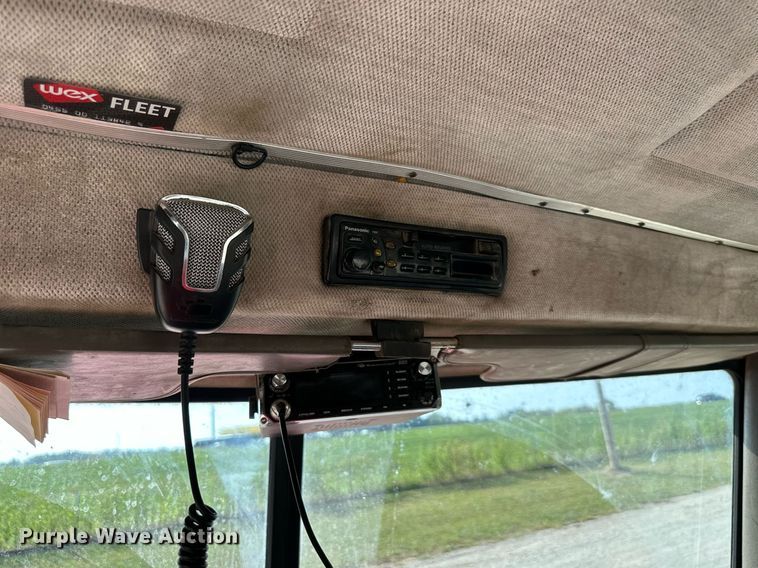 image for item DW2754 1999 Peterbilt 379  semi truck