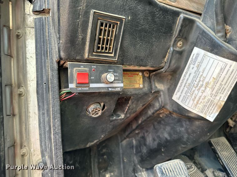 image for item DW2754 1999 Peterbilt 379  semi truck