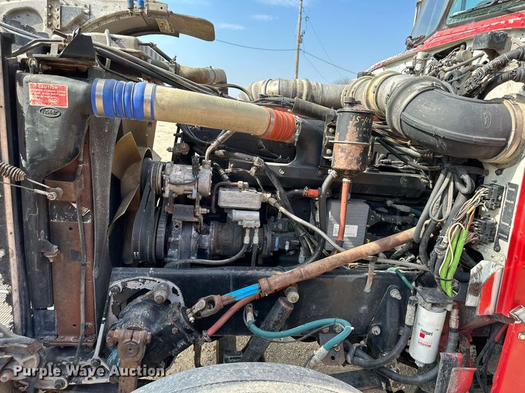 image for item DW2754 1999 Peterbilt 379  semi truck