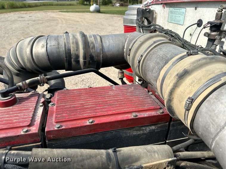 image for item DW2754 1999 Peterbilt 379  semi truck