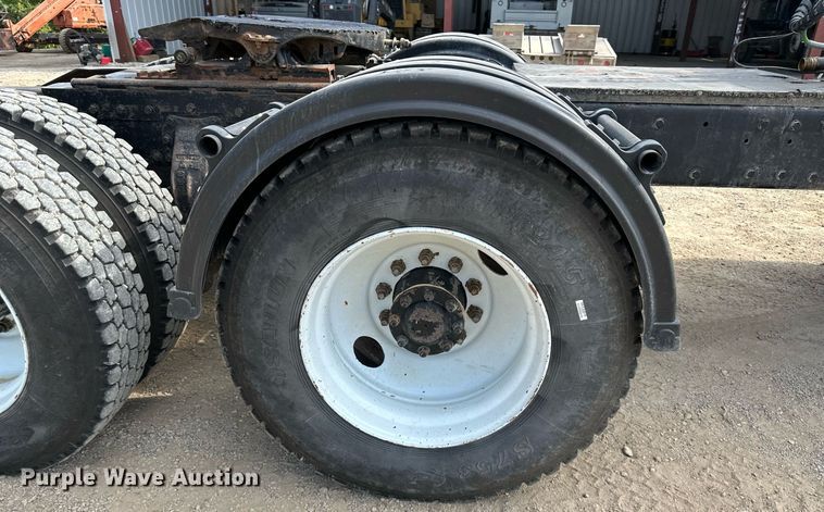 image for item DW2754 1999 Peterbilt 379  semi truck