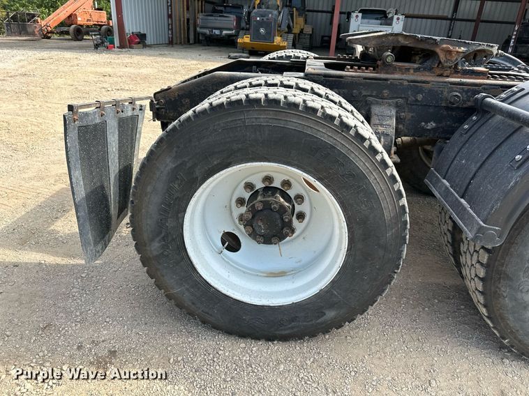 image for item DW2754 1999 Peterbilt 379  semi truck