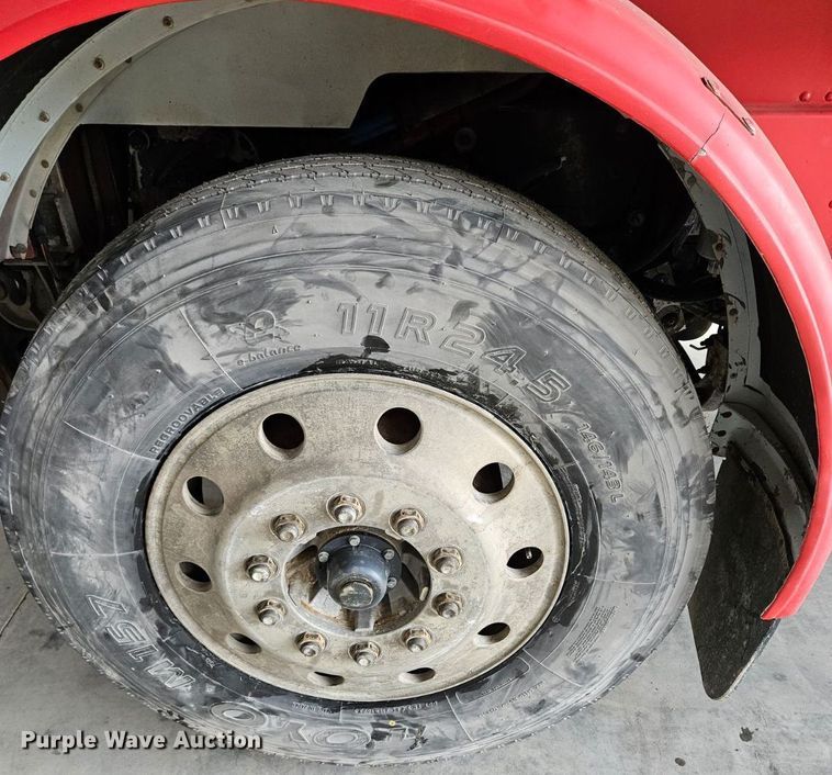 image for item DW2754 1999 Peterbilt 379  semi truck