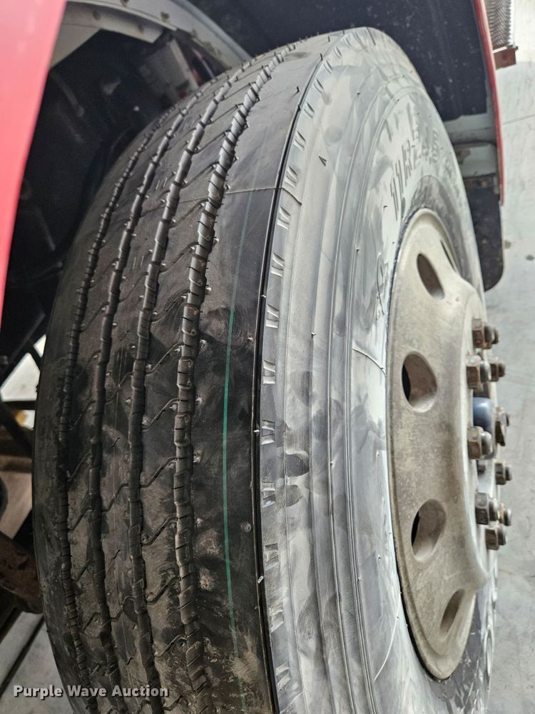 image for item DW2754 1999 Peterbilt 379  semi truck