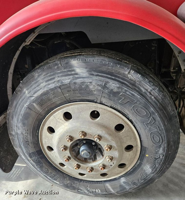 image for item DW2754 1999 Peterbilt 379  semi truck