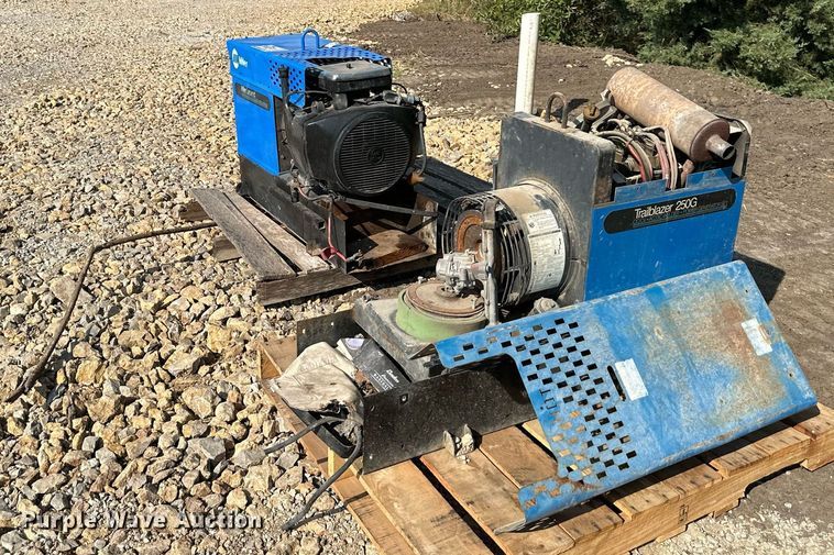 image for item DW2758 Miller Legend  welder/generator