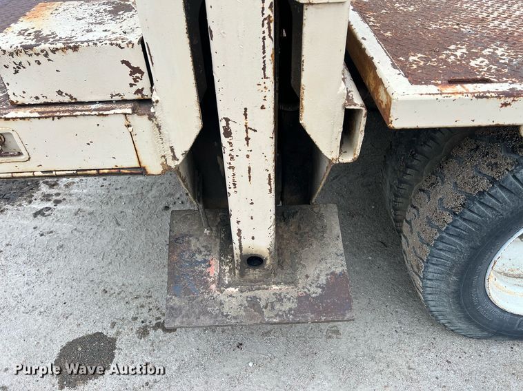 image for item DW2855 1986 GMC 7000  digger derrick truck
