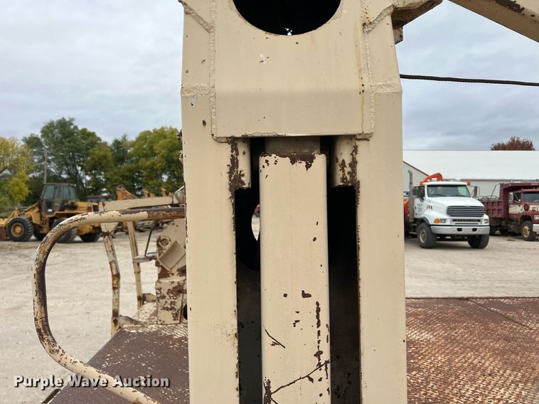 image for item DW2855 1986 GMC 7000  digger derrick truck