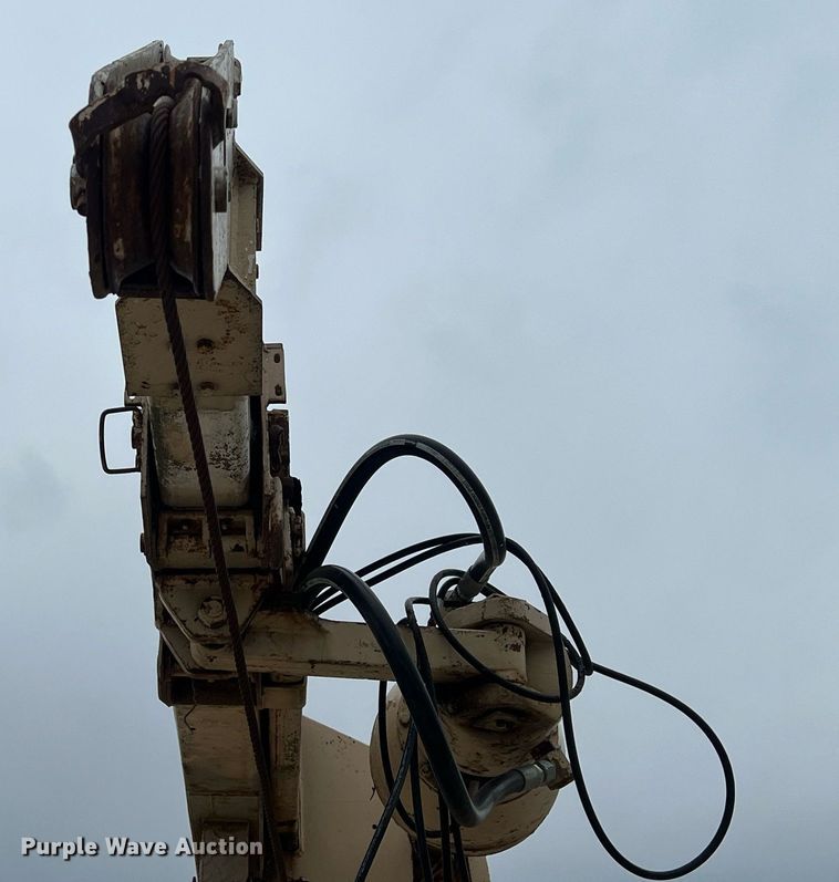 image for item DW2855 1986 GMC 7000  digger derrick truck