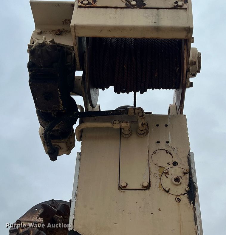 image for item DW2855 1986 GMC 7000  digger derrick truck