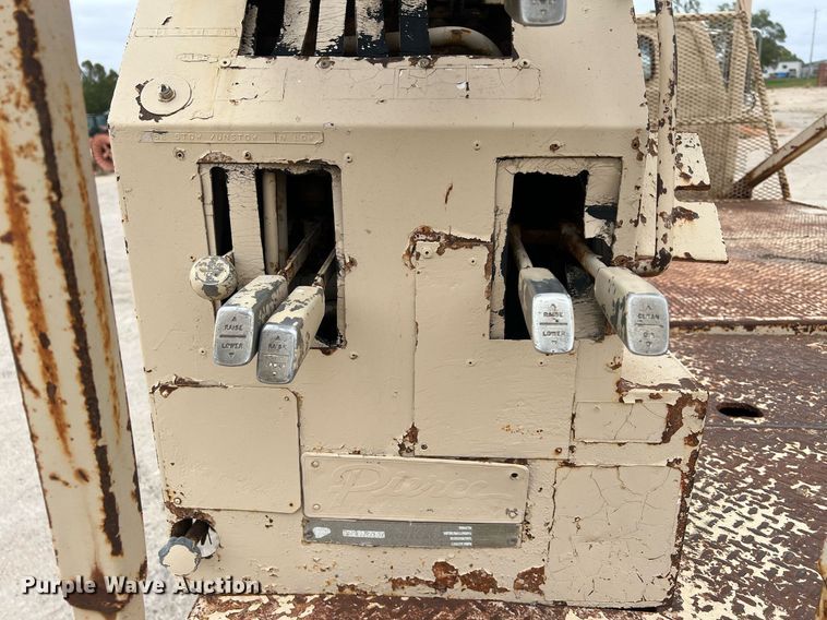 image for item DW2855 1986 GMC 7000  digger derrick truck