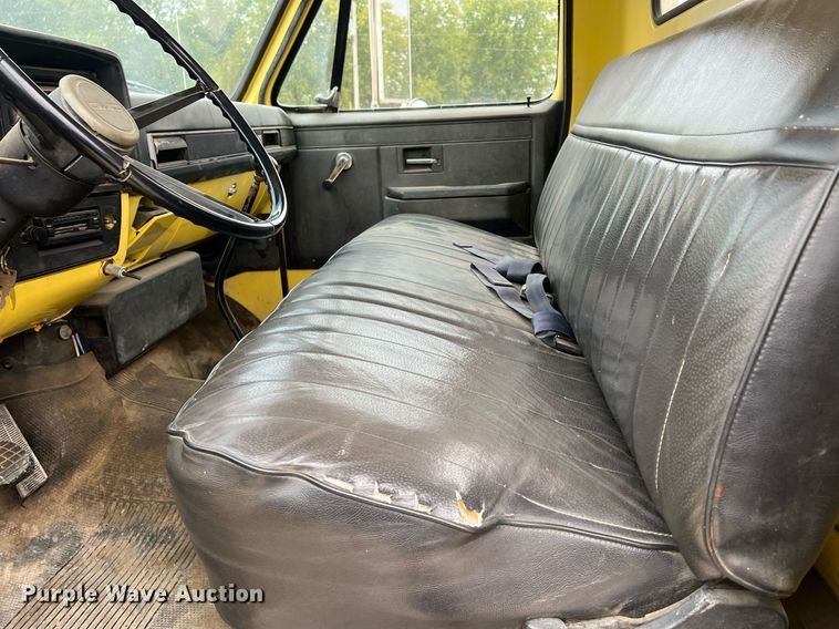 image for item DW2855 1986 GMC 7000  digger derrick truck