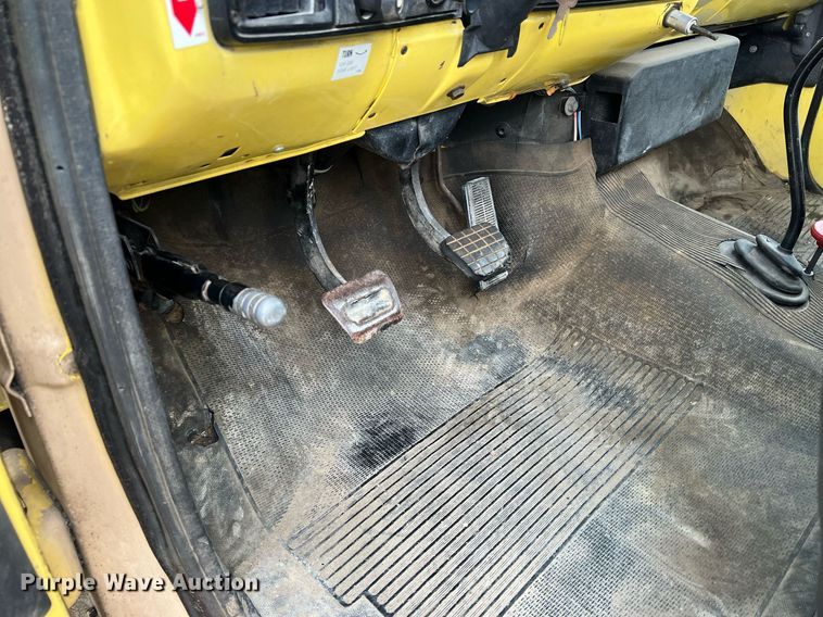 image for item DW2855 1986 GMC 7000  digger derrick truck