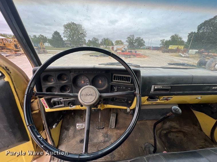 image for item DW2855 1986 GMC 7000  digger derrick truck