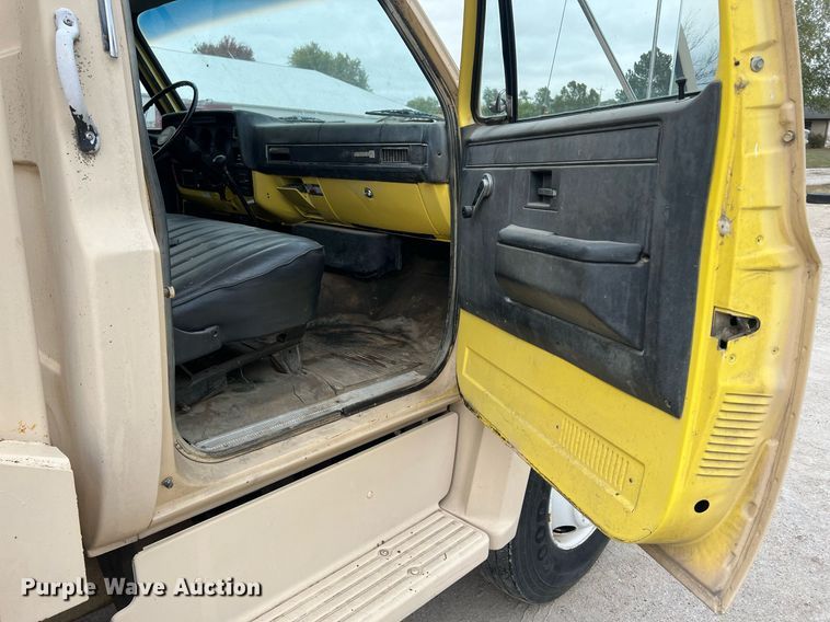 image for item DW2855 1986 GMC 7000  digger derrick truck