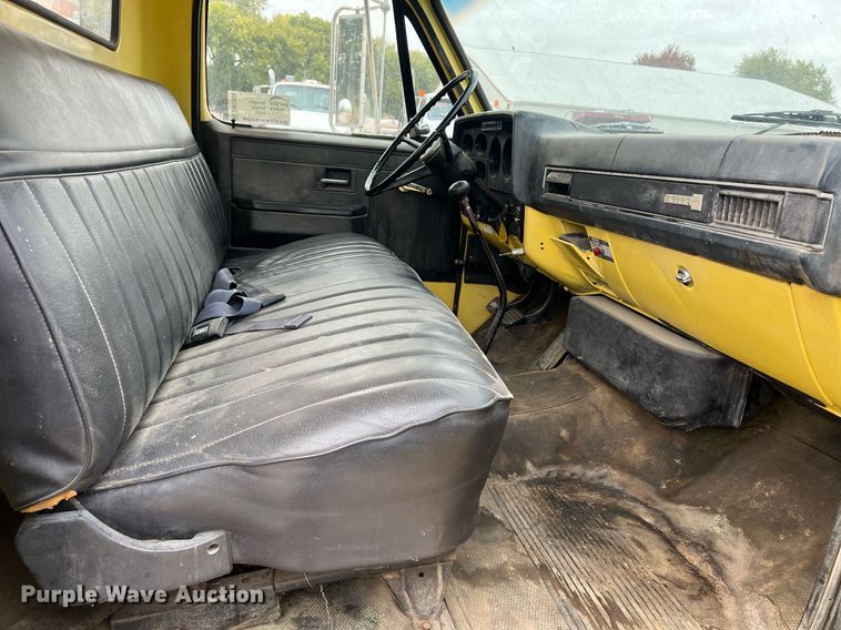 image for item DW2855 1986 GMC 7000  digger derrick truck