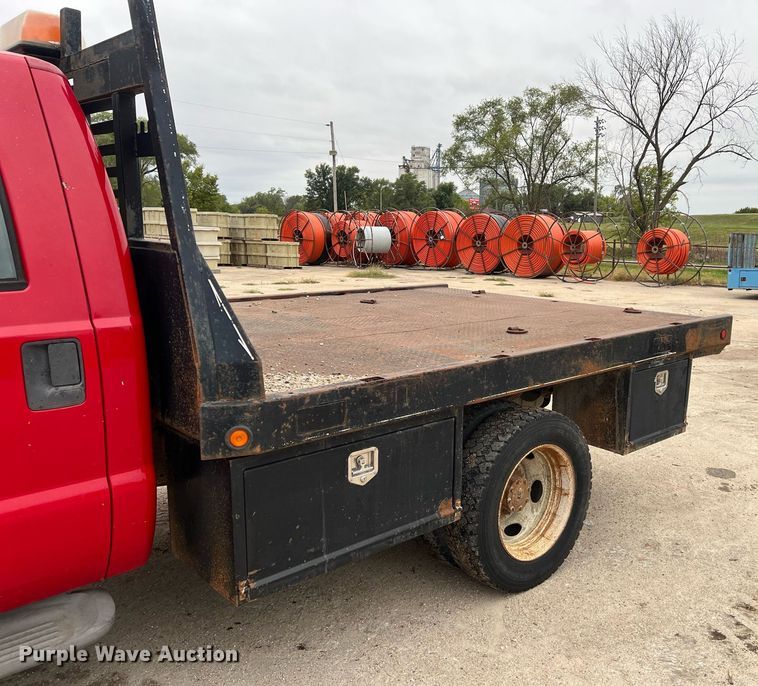 image for item DW2856 2003 Ford F450 Super Duty  Crew Cab flatbed truck