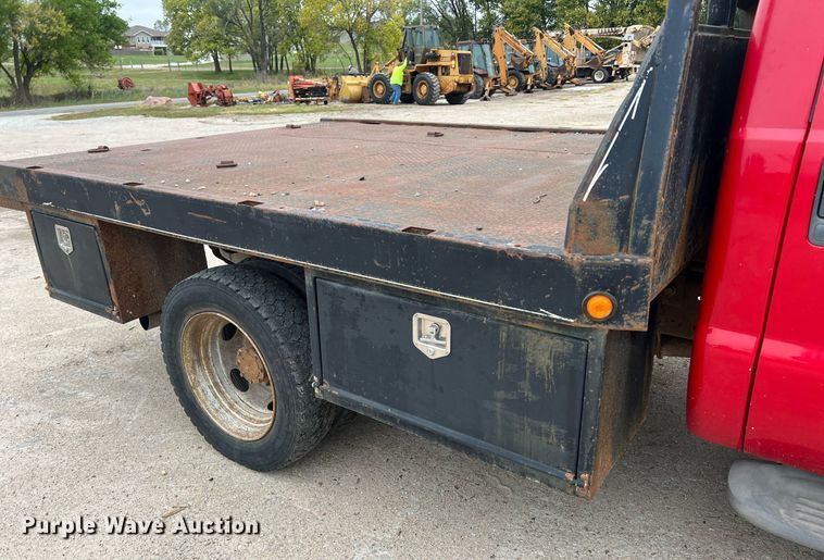 image for item DW2856 2003 Ford F450 Super Duty  Crew Cab flatbed truck
