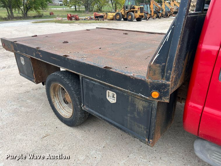 image for item DW2856 2003 Ford F450 Super Duty  Crew Cab flatbed truck