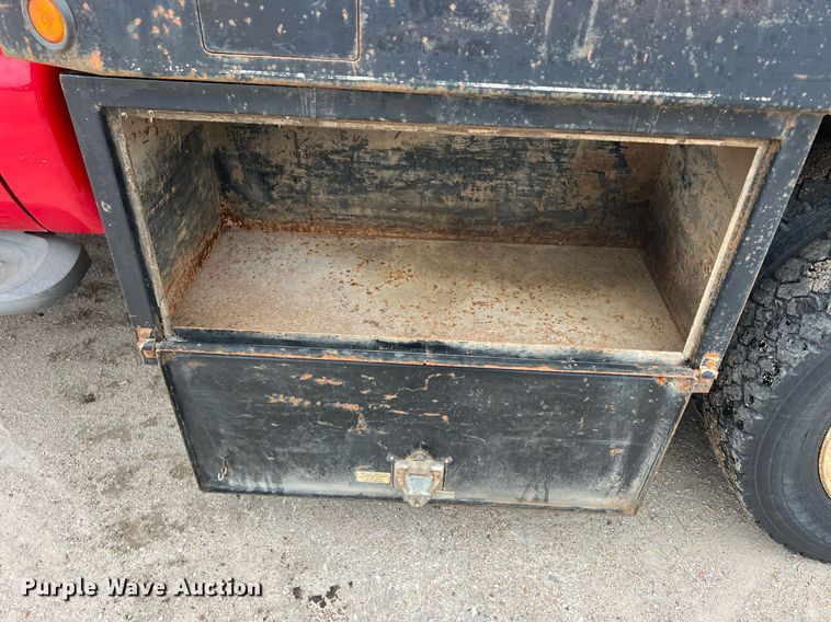 image for item DW2856 2003 Ford F450 Super Duty  Crew Cab flatbed truck