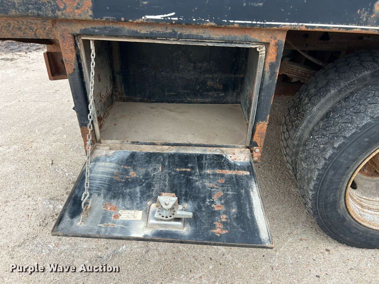 image for item DW2856 2003 Ford F450 Super Duty  Crew Cab flatbed truck