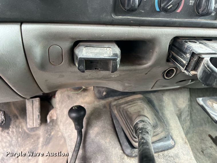 image for item DW2856 2003 Ford F450 Super Duty  Crew Cab flatbed truck