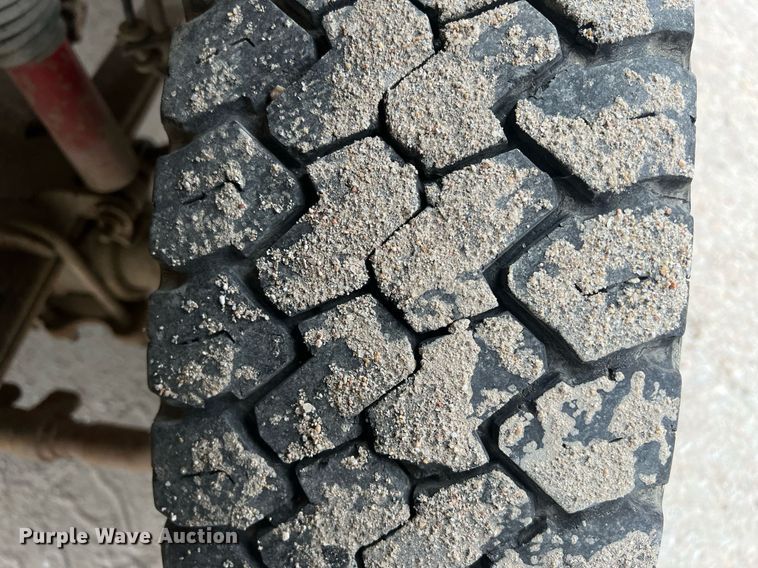 image for item DW2856 2003 Ford F450 Super Duty  Crew Cab flatbed truck