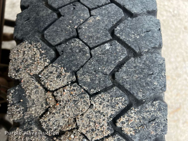 image for item DW2856 2003 Ford F450 Super Duty  Crew Cab flatbed truck