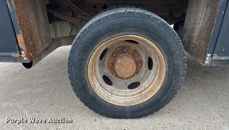 image for item DW2856 2003 Ford F450 Super Duty  Crew Cab flatbed truck