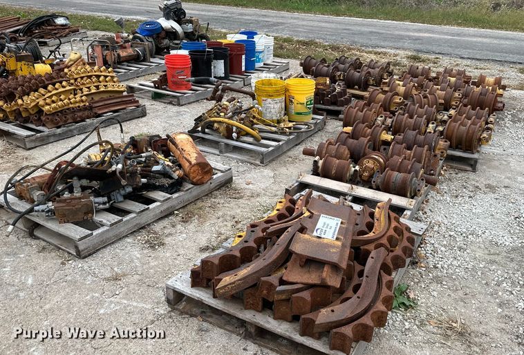 image for item DW2859 Caterpillar D7  track parts