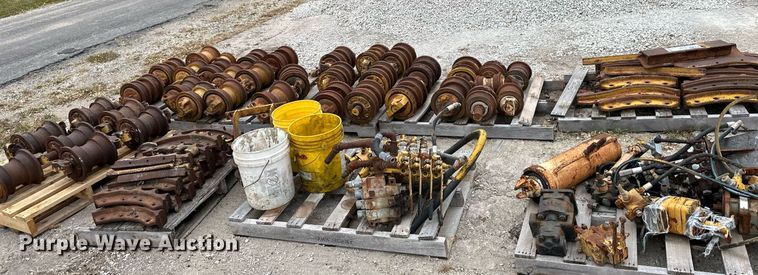 image for item DW2859 Caterpillar D7  track parts