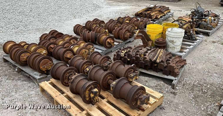 image for item DW2859 Caterpillar D7  track parts