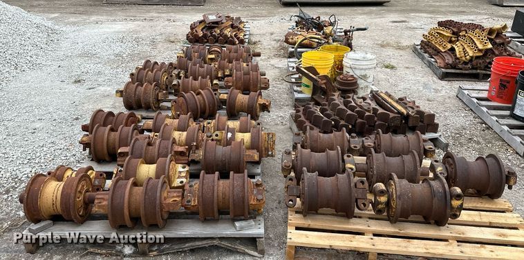 image for item DW2859 Caterpillar D7  track parts