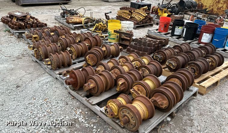 image for item DW2859 Caterpillar D7  track parts