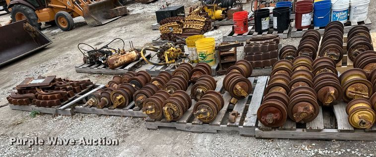 image for item DW2859 Caterpillar D7  track parts