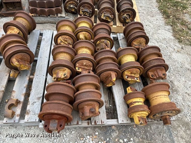 image for item DW2859 Caterpillar D7  track parts