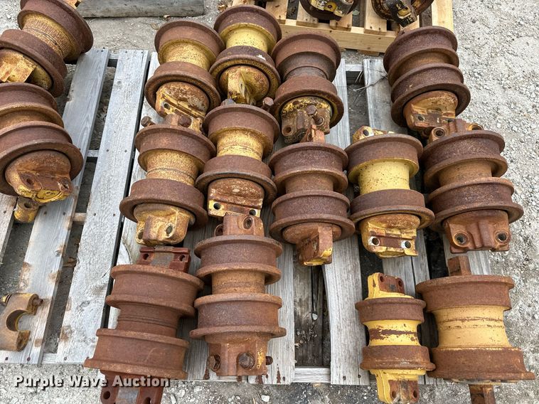 image for item DW2859 Caterpillar D7  track parts