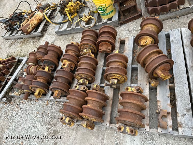 image for item DW2859 Caterpillar D7  track parts