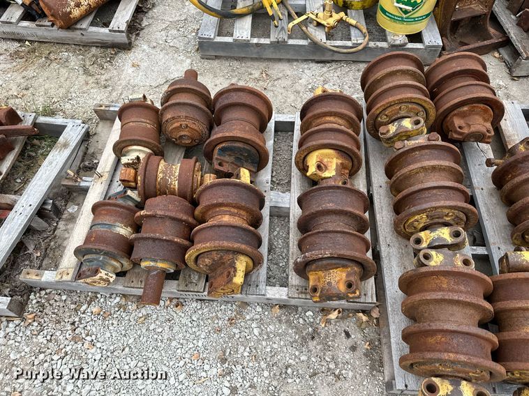 image for item DW2859 Caterpillar D7  track parts