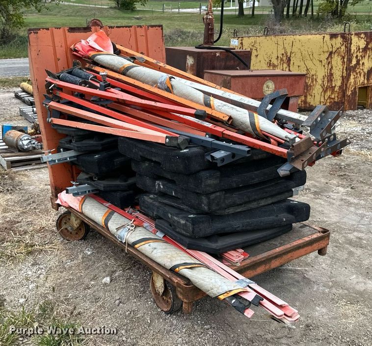 image for item DW2868 Approximately 18 road sign bases