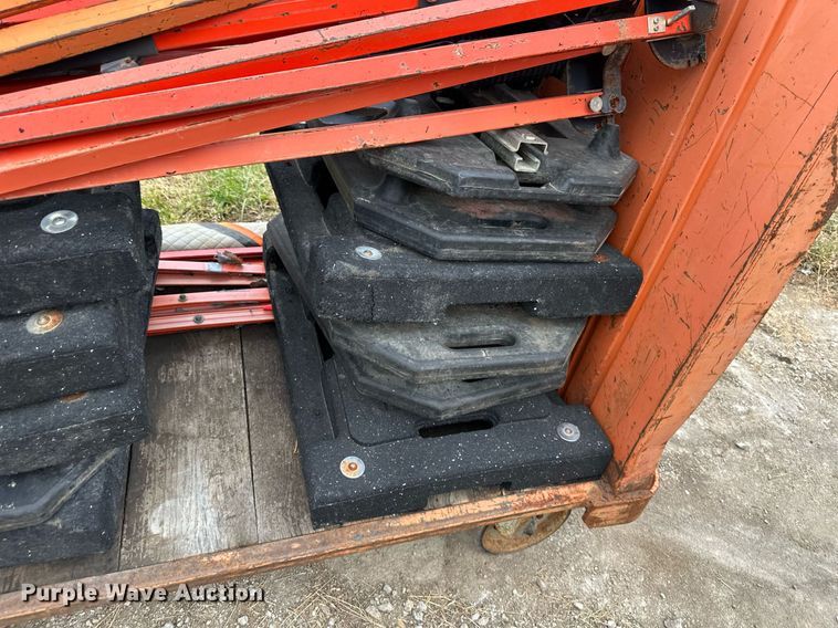 image for item DW2868 Approximately 18 road sign bases