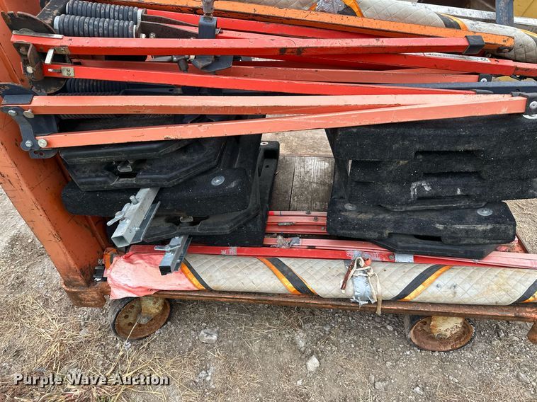 image for item DW2868 Approximately 18 road sign bases