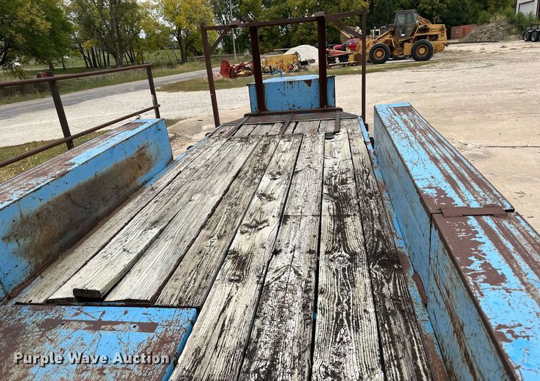 image for item DW2869 1992 Doonan  equipment trailer