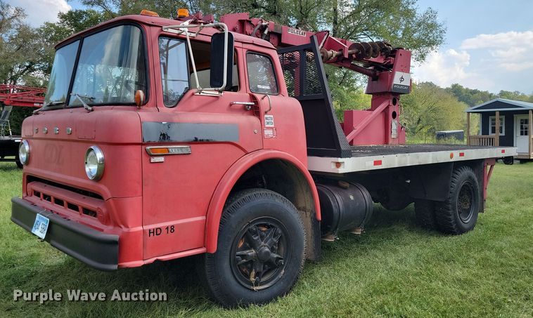 image for item HY9114 1983 Ford 8000  digger derrick truck