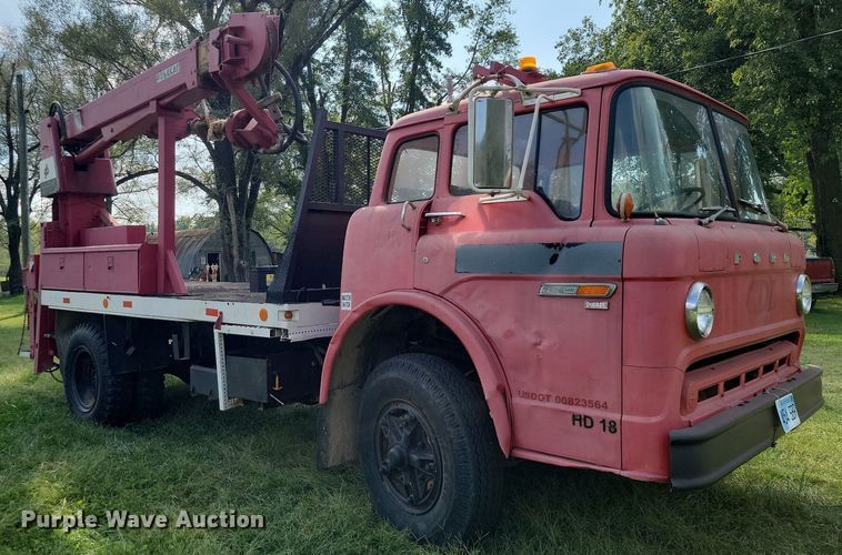 image for item HY9114 1983 Ford 8000  digger derrick truck