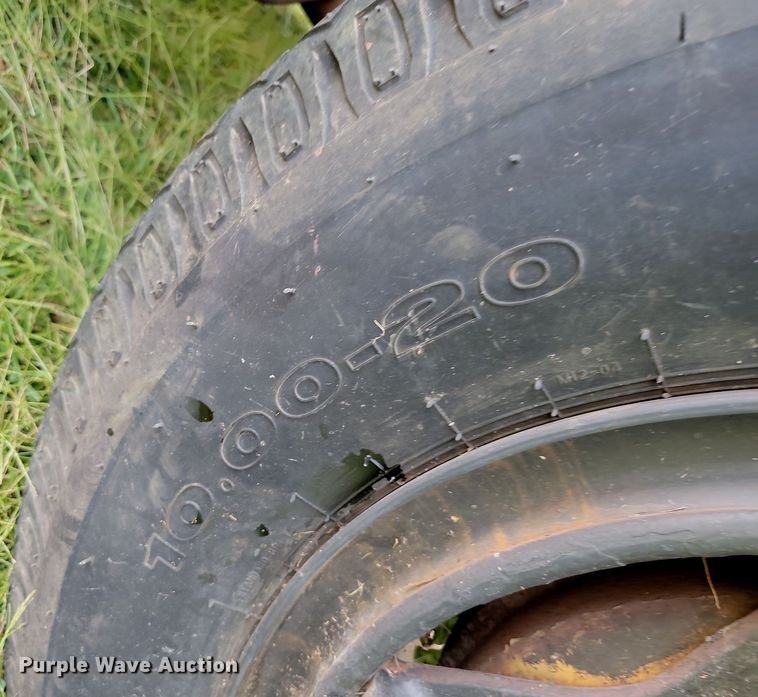 image for item HY9114 1983 Ford 8000  digger derrick truck