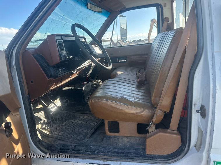 image for item IU9036 1993 Chevrolet Kodiak  rollback truck